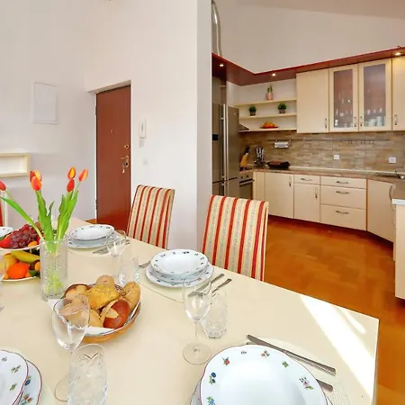 Topesa 1 Apartment