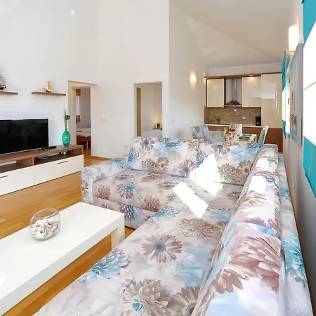 Topesa 1 Apartment