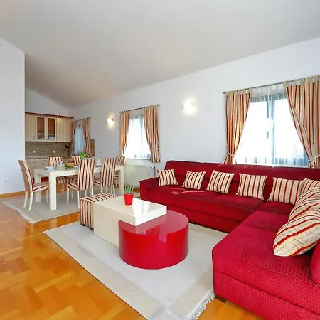 Topesa 1 Apartment *
