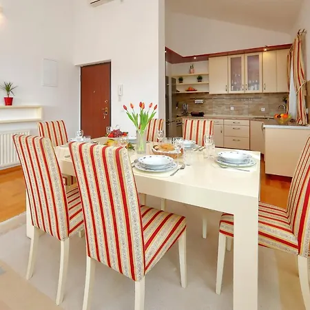 Apartment Topesa 1