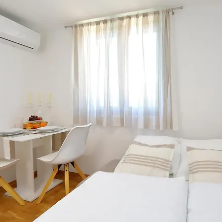 Topesa 1 Apartment *